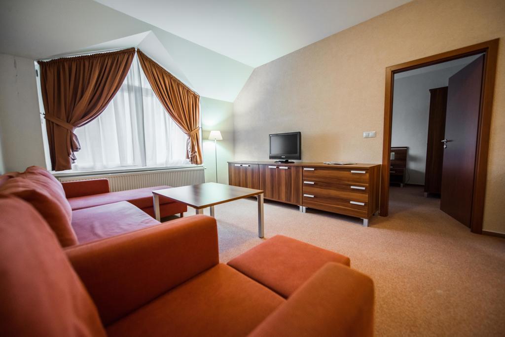Plejsy Hotel Krompachy Exterior photo